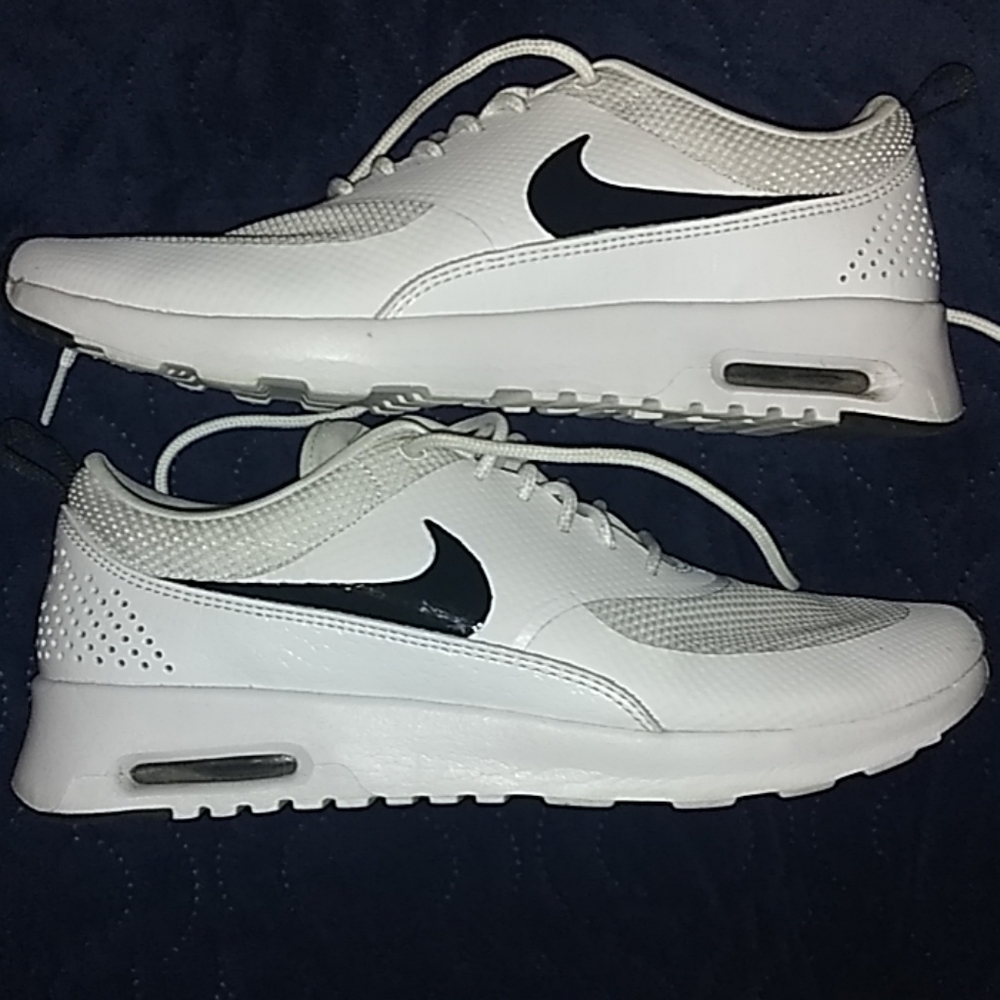 Nike tennis shoes